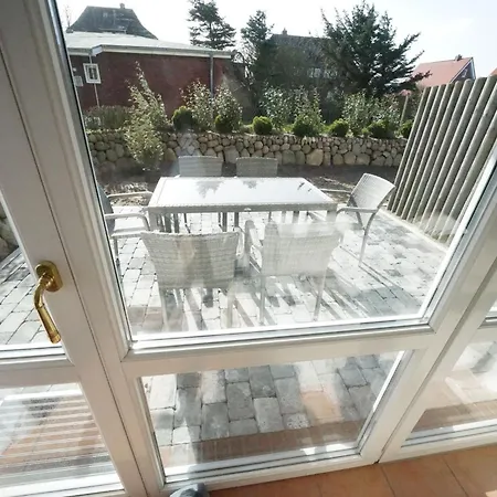 Helle Mit Sonniger Terrasse